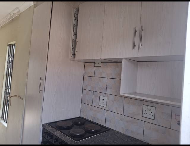 2 BEDROOM FREEHOLD FOR SALE IN CRYSTAL PARK